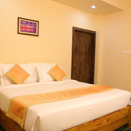 Goroomgo Silicon Residency Puri Near Sea Beach & Temple - Luxurious Room - Lift And Parking Facilities - Best Seller Exterior foto